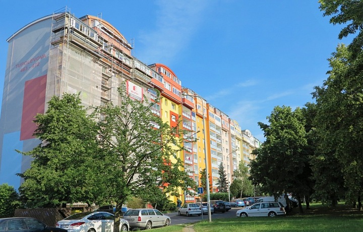 Barevné panelové domy v Letňanech