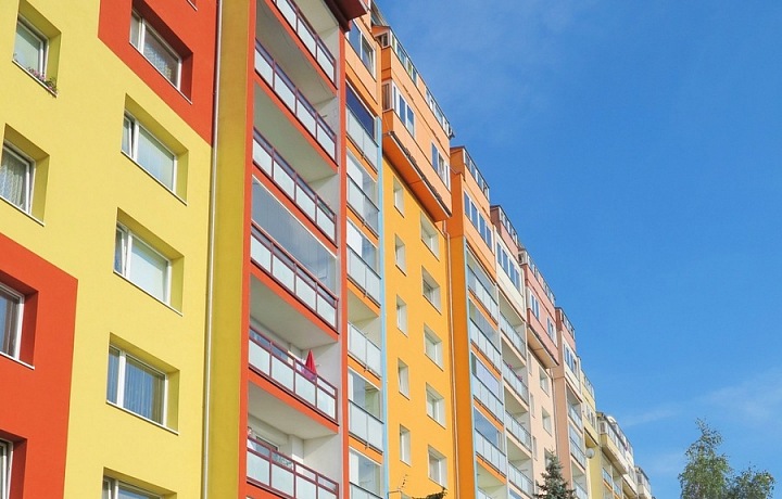 Barevné panelové domy v Letňanech