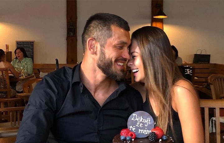 Monika se svým přítelem.