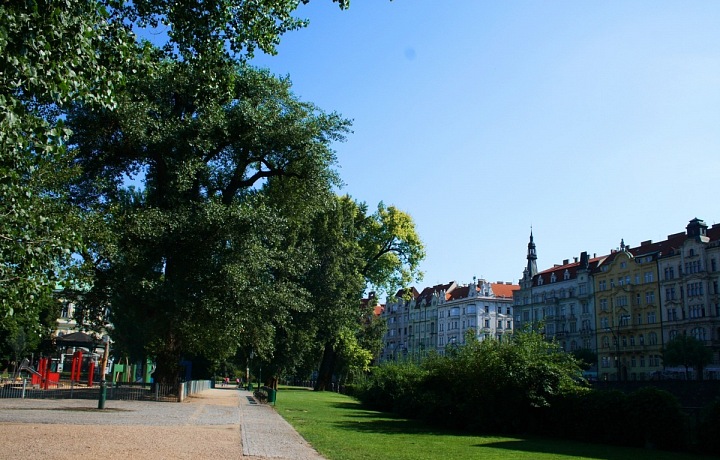 Pohled na Masarykovo nábřeží