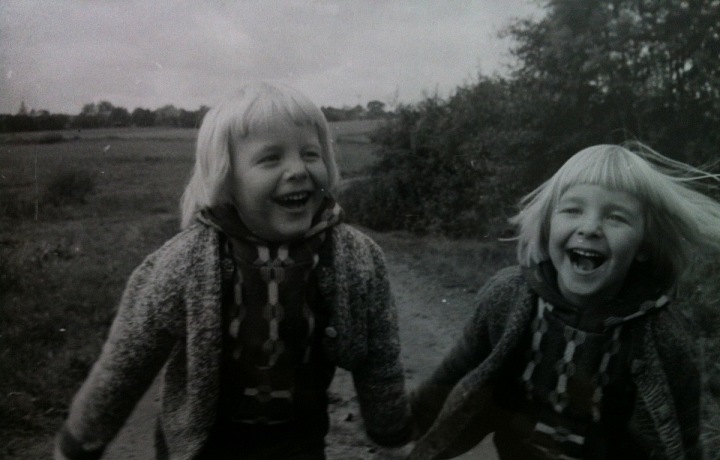 S bratrem, dvojčetem. (Maxim je vpravo) 