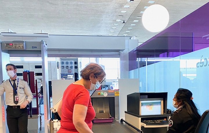 Letištní kontroly vyžadují větší trpělivost.