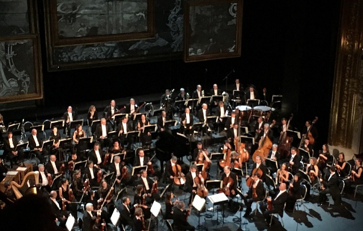 Nádherná podívaná a poslech. 