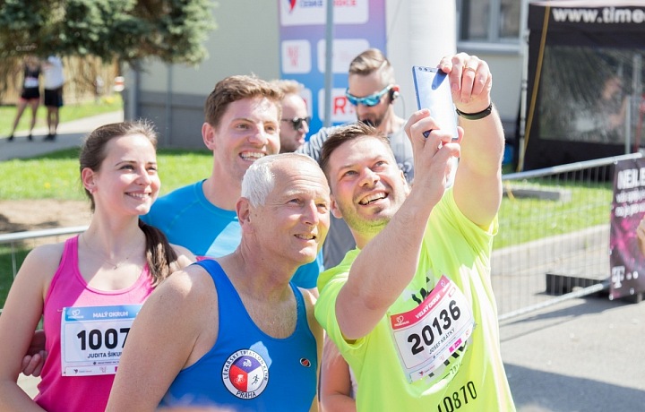 Profesor je také známý tím, že neustále běhá a zvládá maratony. 