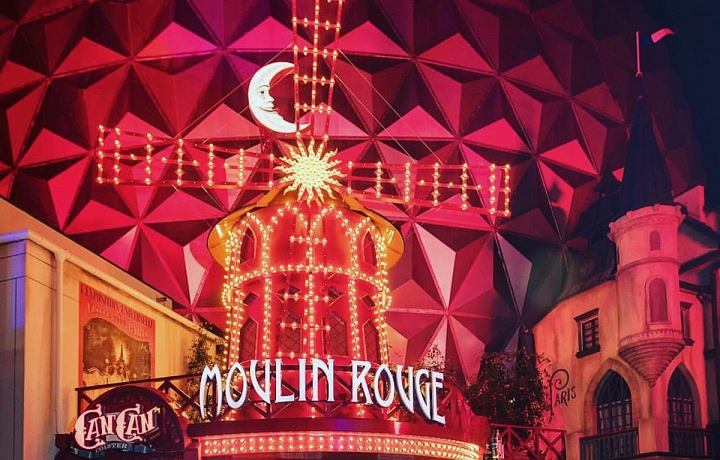 Kabaret Moulin Rouge.