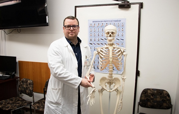 Doc. MUDr. Petr Fulín, Ph.D. -  docent ortopedie z 1. ortopedické kliniky 1. LF UK a FN Motol 