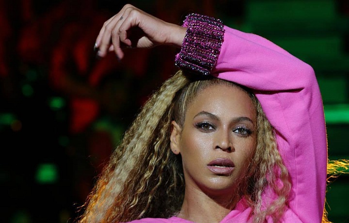 Beyoncé při vystoupení na festivalu Coachella