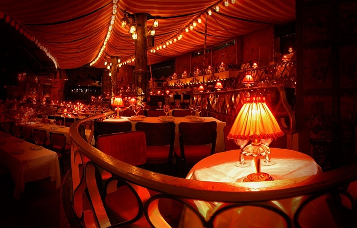 Moulin Rouge - luxusní interiér