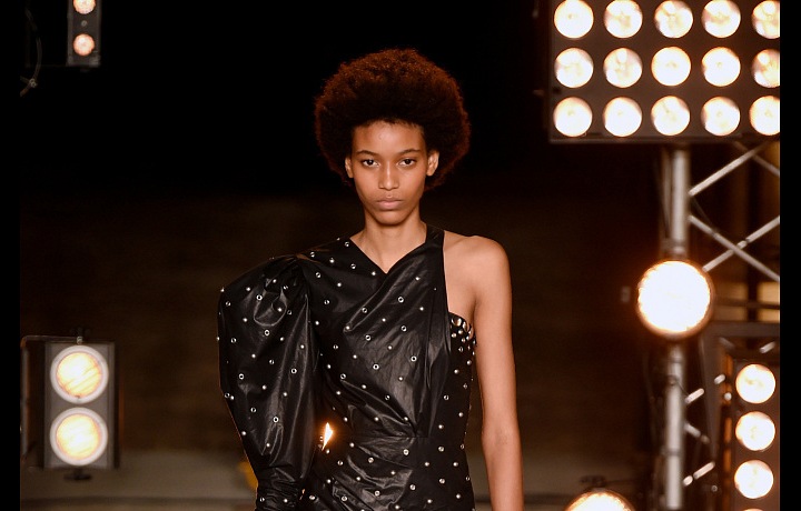 Sexy černá, která nikdy nezklame.