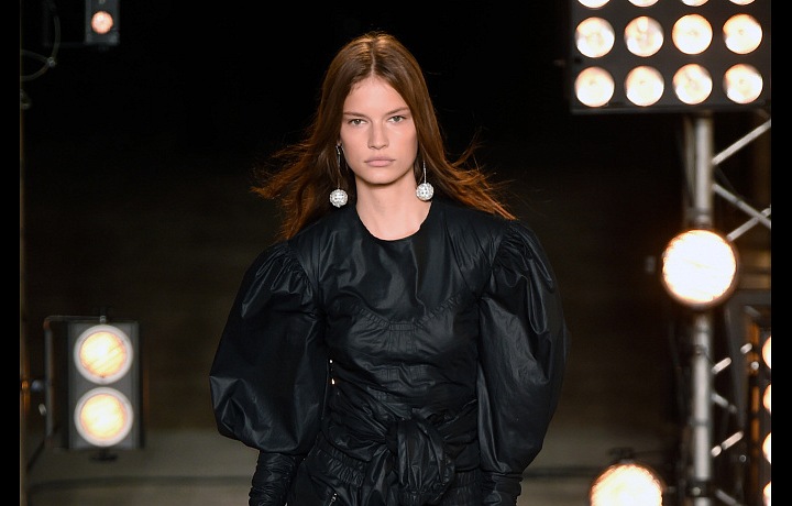 Sexy černá, která nikdy nezklame.