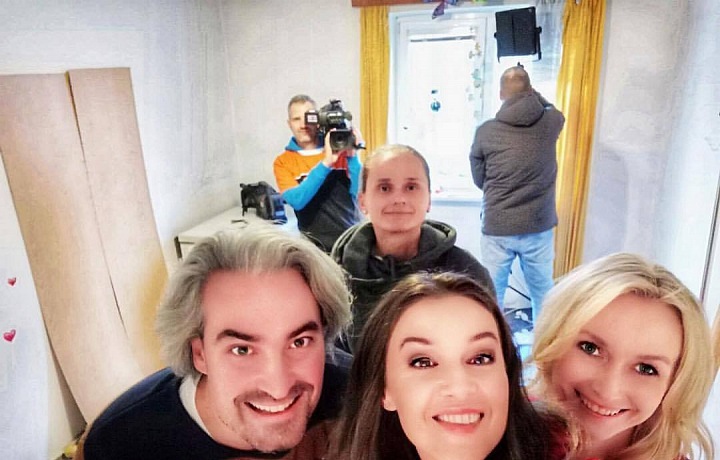 Kubelková s týmem při natáčení Jak se staví sen. 