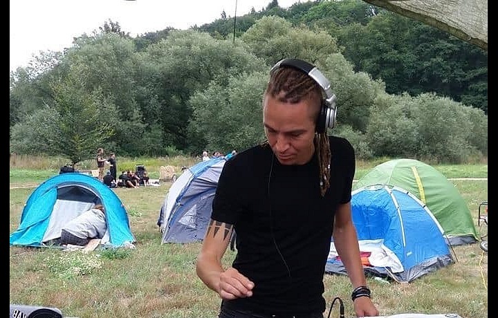 Ivan Bartoš má rád hudbu.