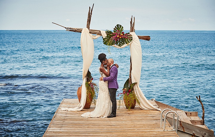 Tradičně se recepce koná pod markýzou na dvoře ženicha
