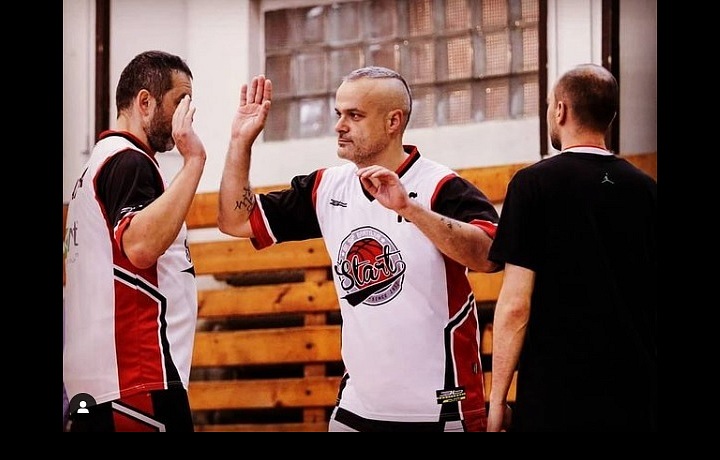 Jaro Slávik hraje basketbal několik let