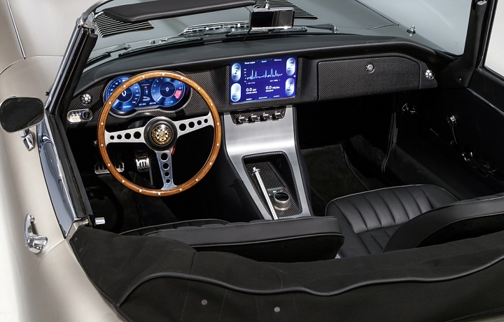 Jaguar E Type Zero, interiér
