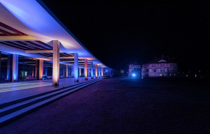 Zrevitalizované osvětlení a pohled z kolonády na hotel Jurkovičův dům