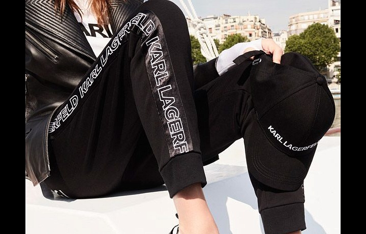 Sportovní oblečení.