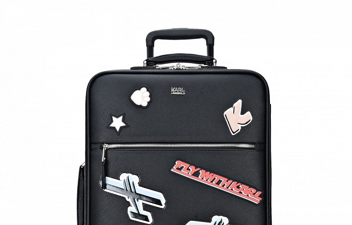 Praktický kufr s nášivkami