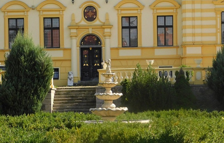 Kašna v Uhříněvsi