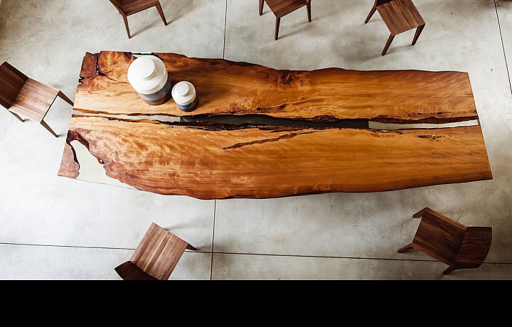 Luxusní stůl značky Riva