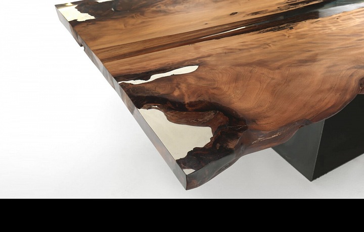 Luxusní stůl značky Riva