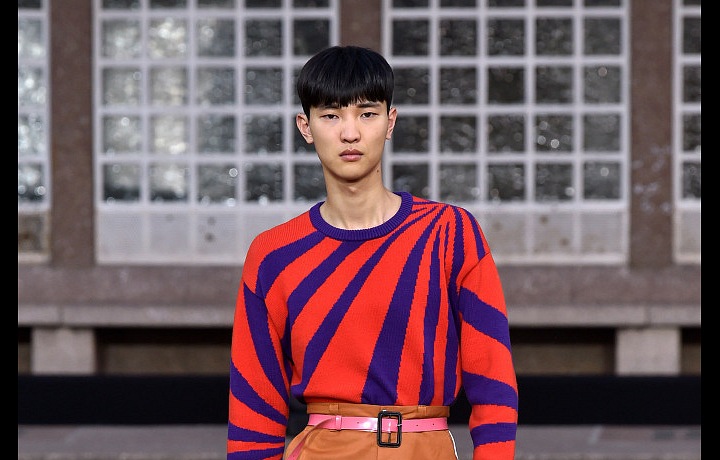 Camel barva je trendy. 