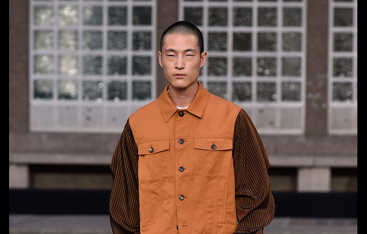 Kombinace materiálů a barev.