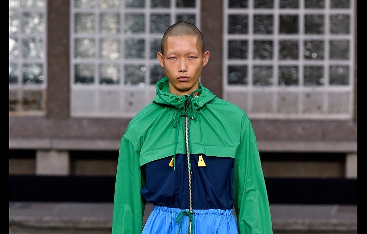 Kombinace materiálů a barev.