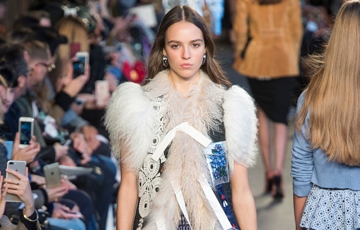 Inspirace divokým mužem Ch. Frégera