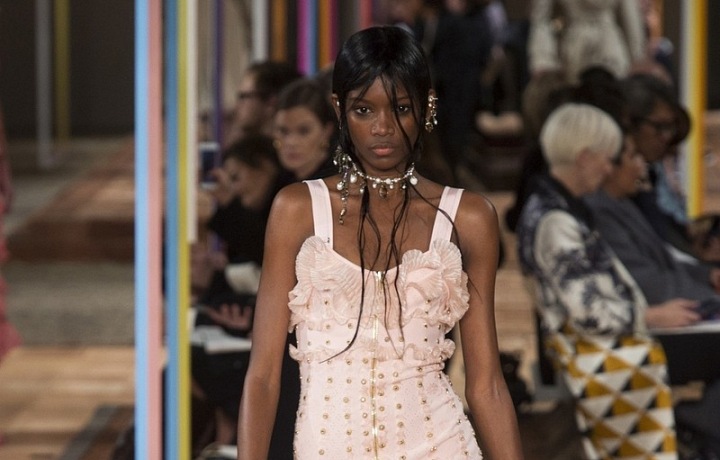 Rafinované šaty nové kolekce