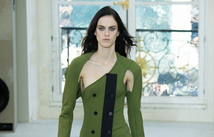 Asymetrie v kolekci LV jaro-léto 2017