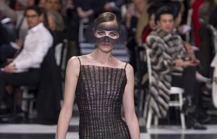 Průhledné textilie Dior 