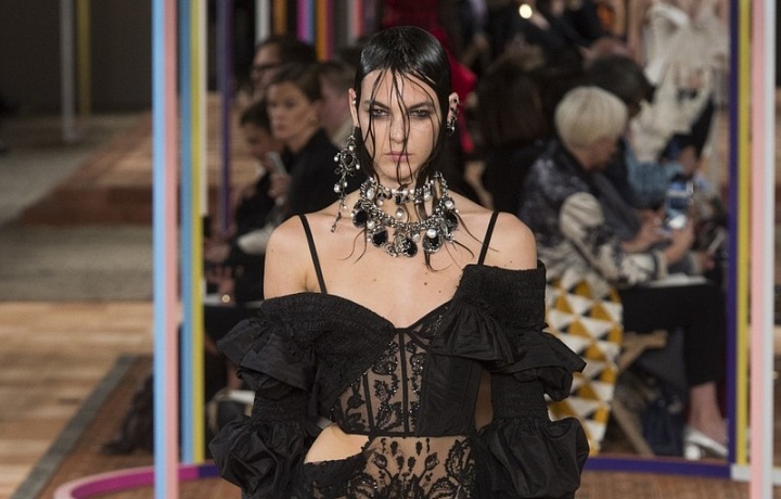 Alexander McQueen SS 2018