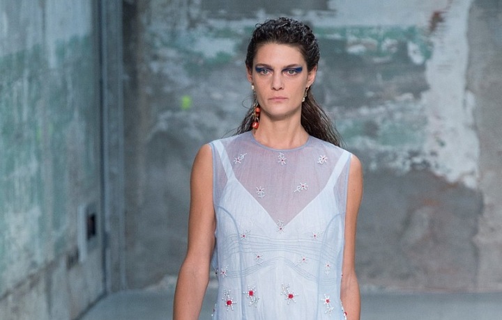 Jemné šaty volného střihu