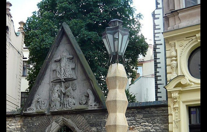 Králíček, Kubistická lampa, Praha