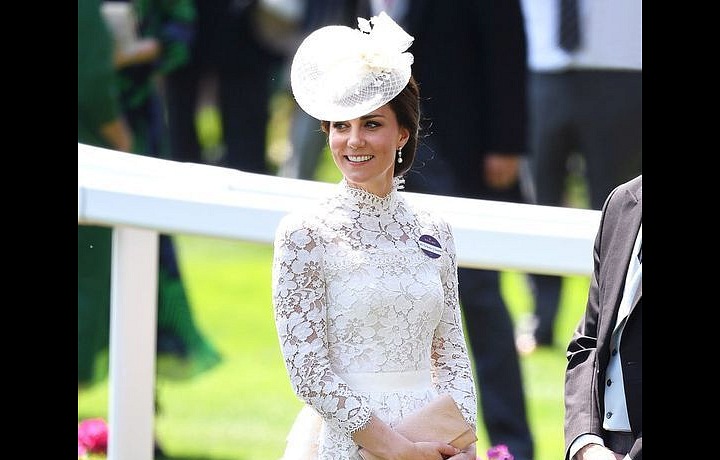 Kate na návštěvě u královny Alžběty II.