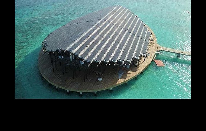 Kudadoo, solární energie, pohled na střechu jednoho z domku