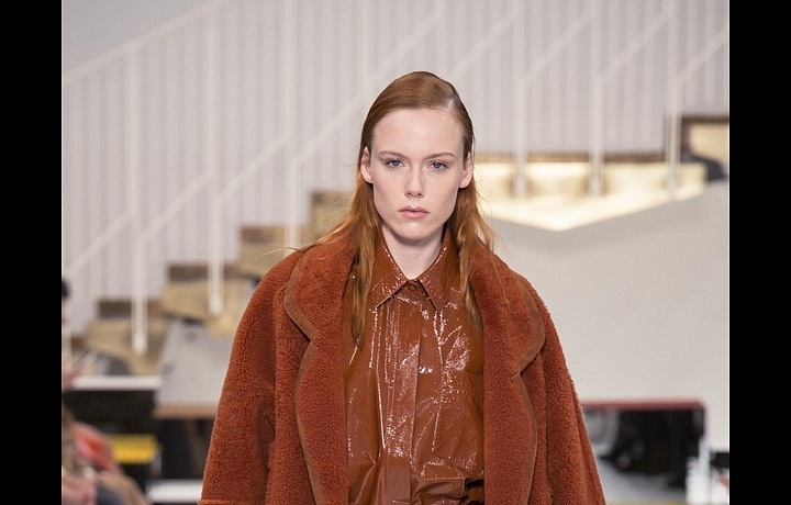 Kolekci vévodí kůže