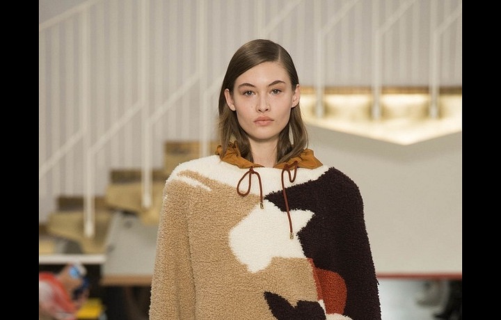 Kolekci vévodí kůže