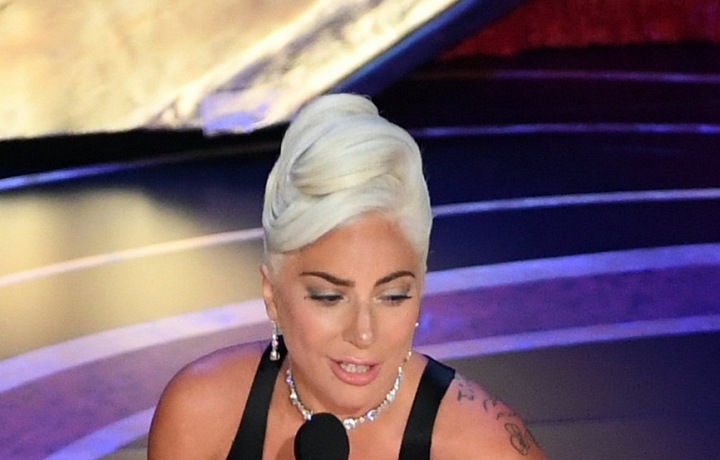 Lady Gaga za píseň Duet Shallow z filmu Zrodila se hvězda