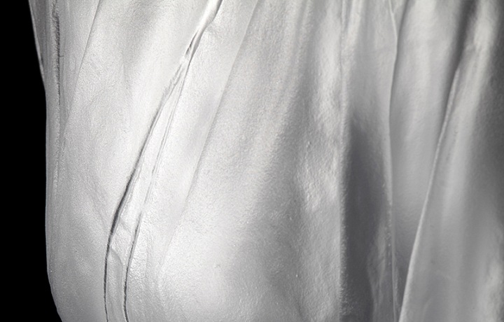 Karen LaMonte výstava Oděná světlem 