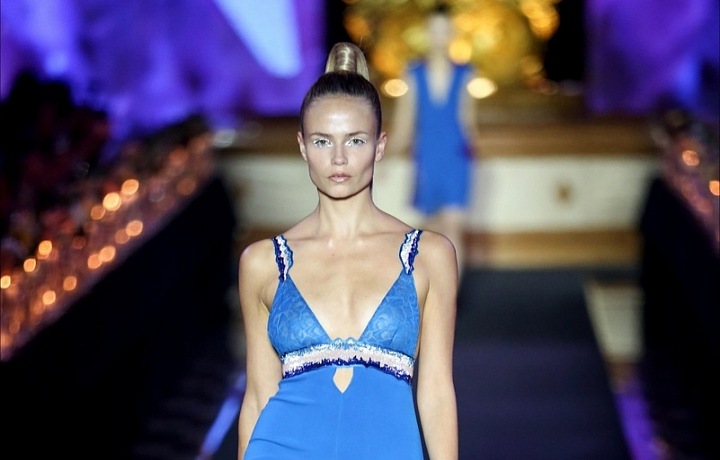 Luxusní materiál a zajímavý střih.