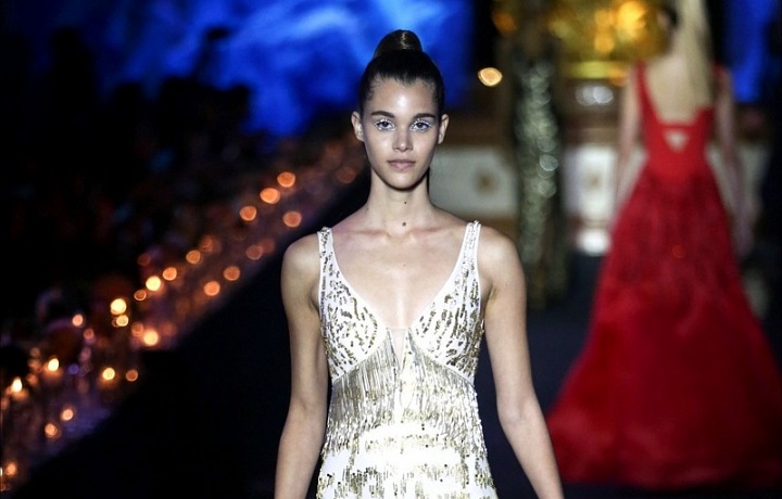 Elegantní a odvážné šaty.