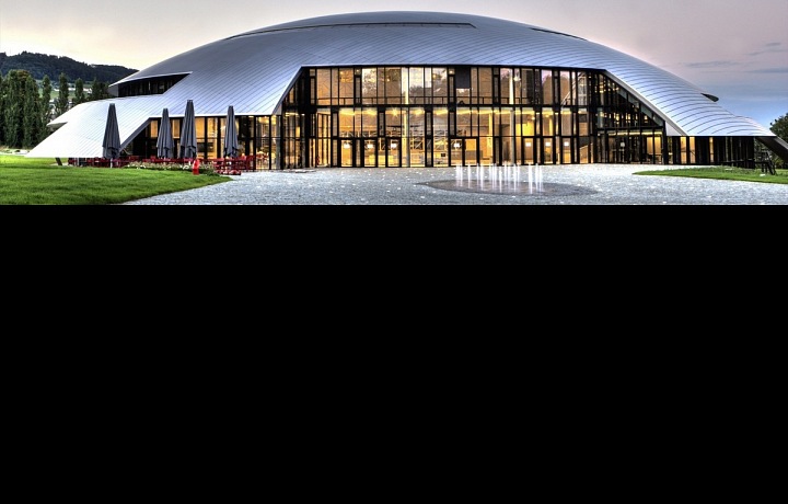 Luxusní moderní budova letního kampusu 