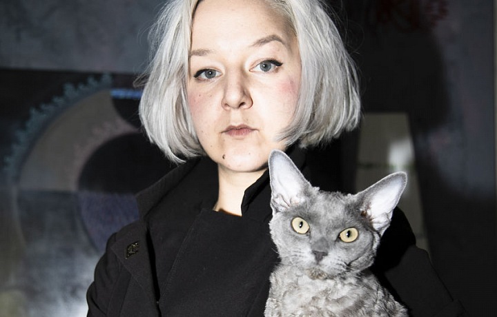 Léna Brauner s kočkou 