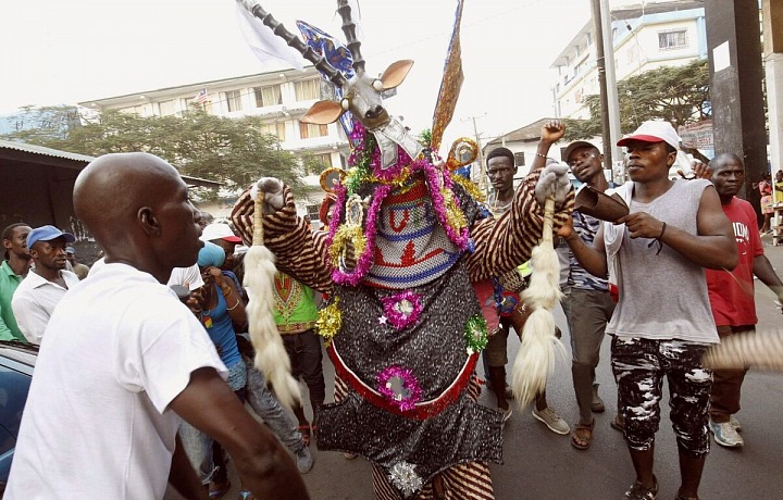 Během Vánoc v Libérii na Santa Clause nenarazíte. Namísto něj pravděpodobně stanete tváří v tvář  žebráku Baykovi