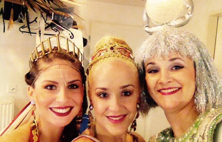 Linda s kolegyněmi z divadla Broadway. 