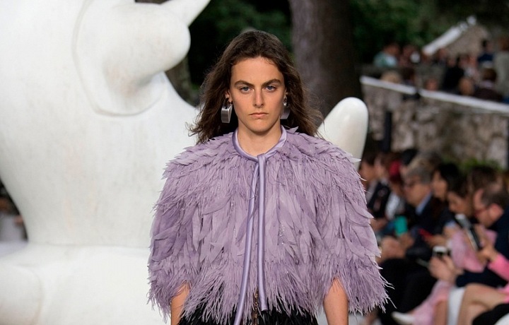 Peří je trendem Louis Vuitton