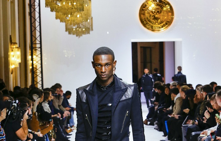 Military vystřídala vlna černé