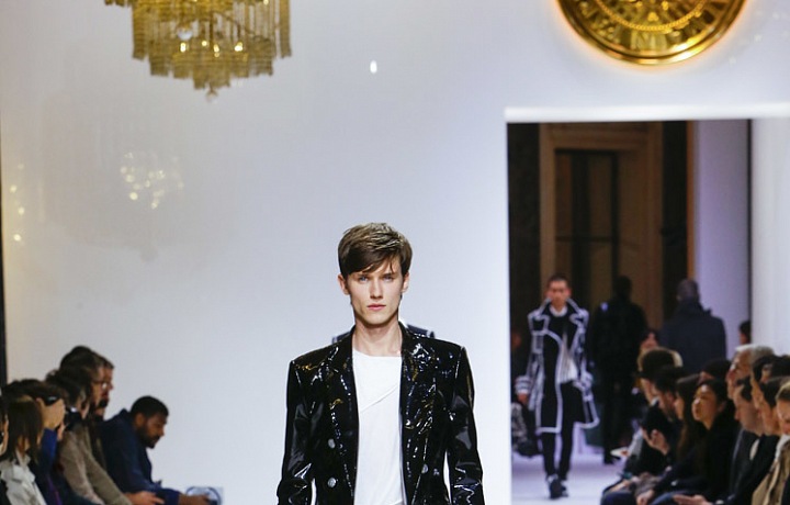 Military vystřídala vlna černé